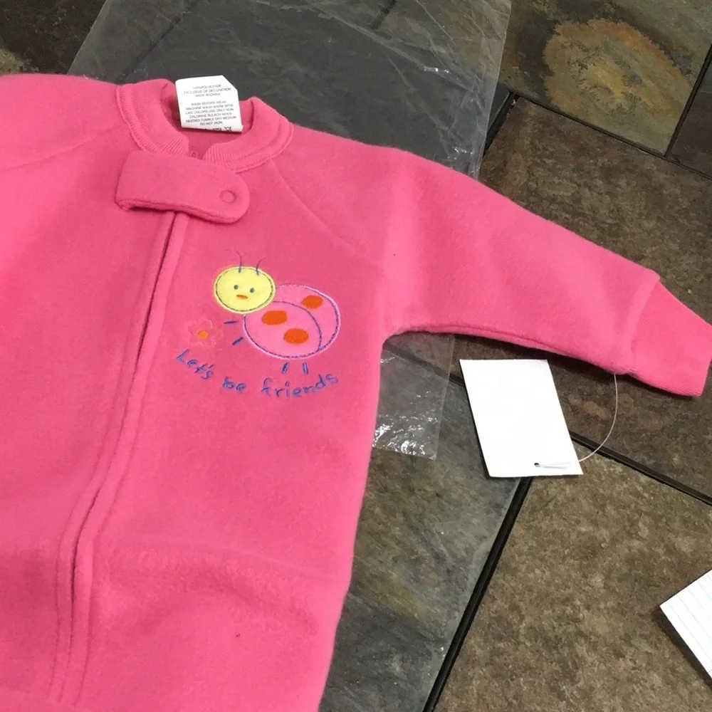 NWT Sandsoil, Newborn to 7 lb girls sleeping gown. Fully zip,